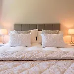 Chapel Cottage At Pond Hall Farm, Stunnning Property With Private Hot Tub, Hadleigh