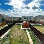 4 Bedroom House For Contractors,Family,Free Parking,Study,Internet In Ipswich