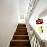 4 Bedroom House For Contractors,Family,Free Parking,Study,Internet In Ipswich