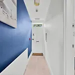 Newly Refurbished Ipswich Gem - Games Room