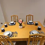 Modern 2 Bedrooms Apartment In Town Centre