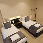Modern 2 Bedrooms Apartment In Town Centre