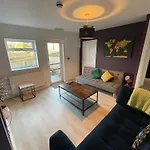 Rooms In City Centre House With Kitchen, Lounge, Garden
