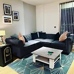 Spacious Luxury Waterfront Apartment