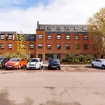 Modern 1 Bed Top Floor Apartment In Ipswich