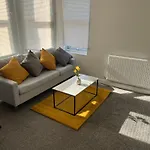 Cosyhomes- 2 Bedroom 1St Floor Apartment With Parking, Perfect For Corporate And Leisure Stays