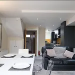 Suitely Museum Residence With Roof Terrace