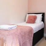 Newly Renovated Sanctuary For 4 In Charlotte House