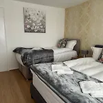 Place To Stay Up Ipswich Near The Train Station, Football Stadium, Waterfront
