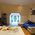 Modern Town Centre Flat 12 At Christchurch Park