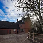 Unique 5Bd Farm House Perfect For Relaxing