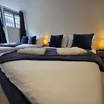 Modern 2 Bedrooms Apartment
