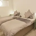 Huge Apartment - 2 Bathrooms - Central Ipswich