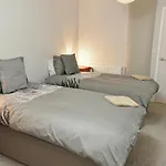 Huge Apartment - 2 Bathrooms - Central Ipswich
