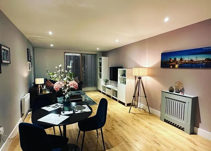 Spacious Luxury Waterfront Apartment