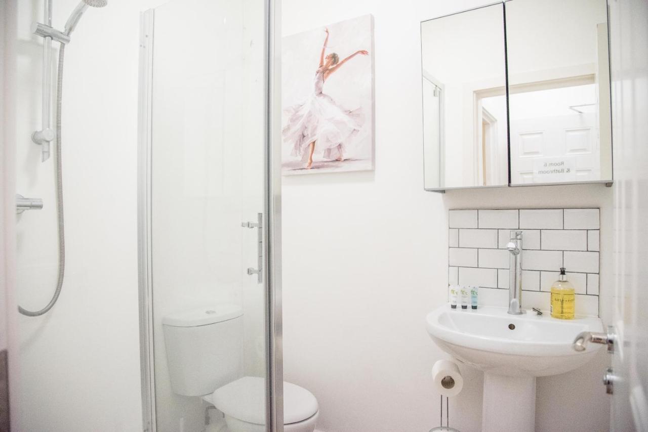 Stunning Designer Bedroom - Private Ensuite - 1 Homestay Ipswich