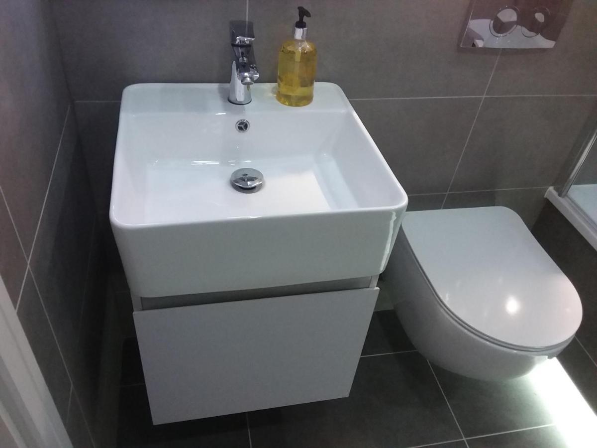 Elm Street Apt With 2 Bed 2 Bathrooms Ipswich