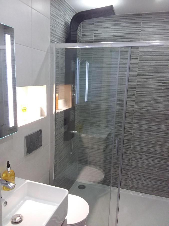 Elm Street Apt With 2 Bed 2 Bathrooms Apartment Ipswich