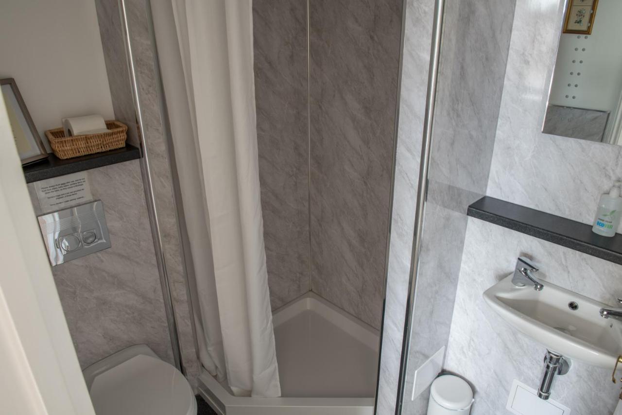 Guest house Toothbrush At Lattice - Guest Kitchen & Ev Recharging