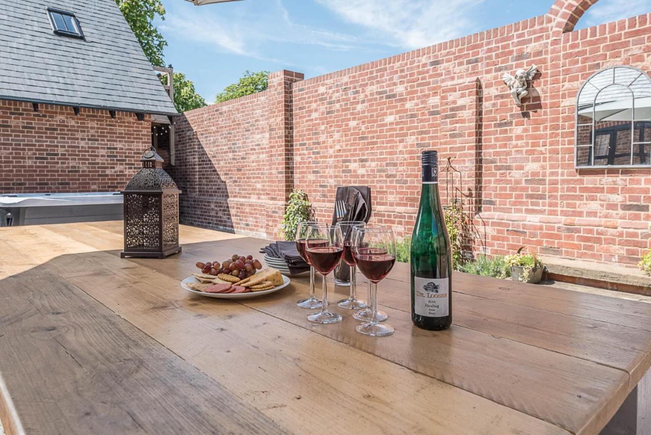 Holiday home Chapel At Pond Hall Farm, Stunnning With Private Hot Tub, Hadleigh Ipswich