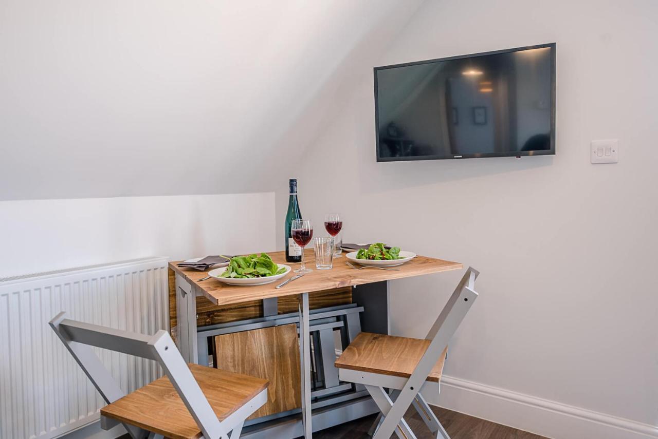 Apartment Geoff's Rest At Pond Hall Farm In Hadleigh With Private Hot Tub Ipswich