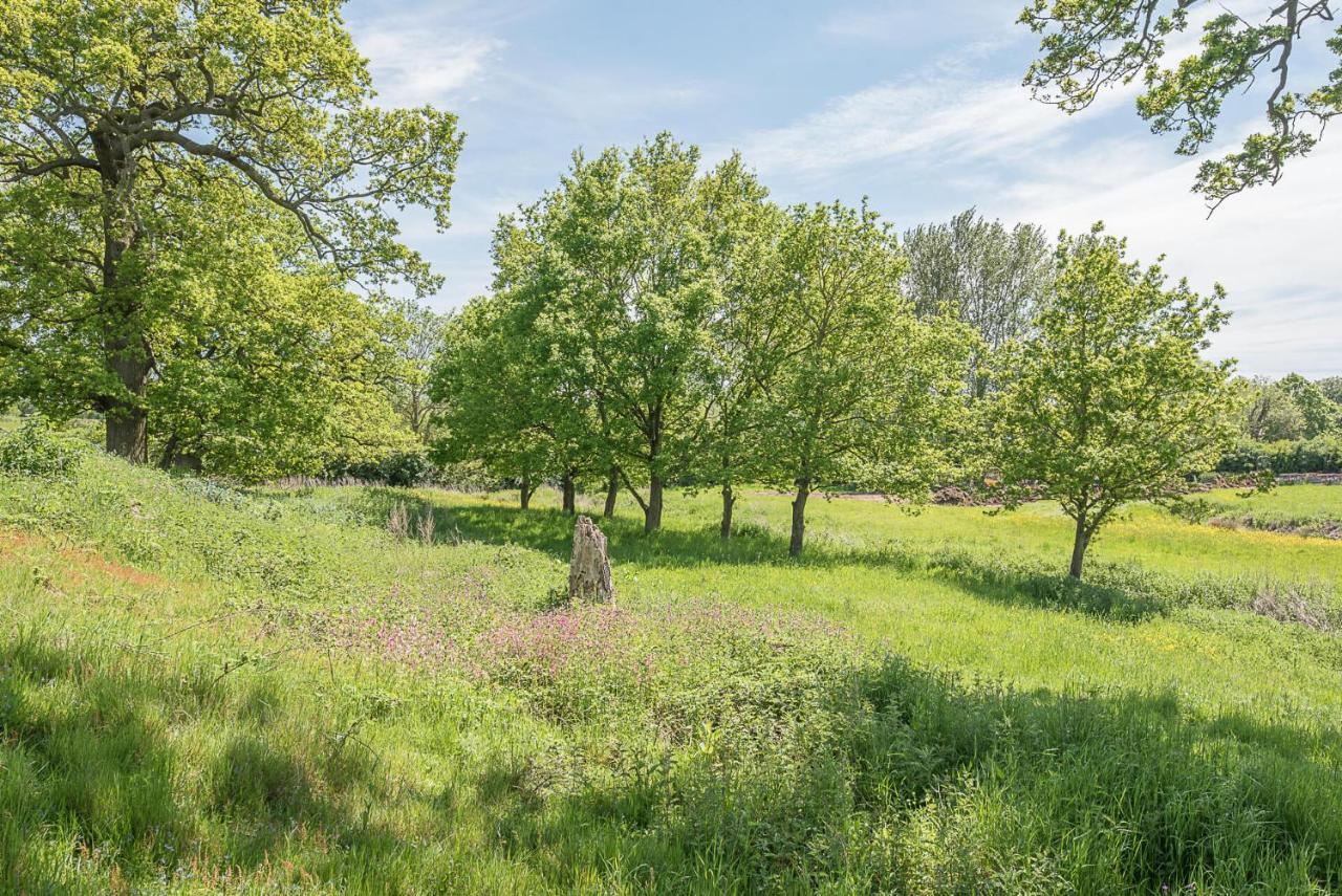 Chapel At Pond Hall Farm, Stunnning With Private Hot Tub, Hadleigh * Ipswich
