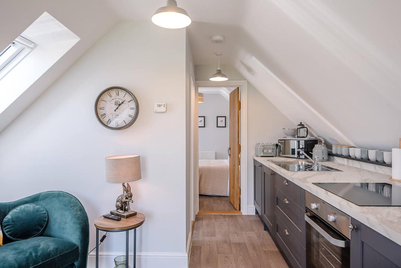 Geoff's Rest At Pond Hall Farm In Hadleigh With Private Hot Tub Apartment *