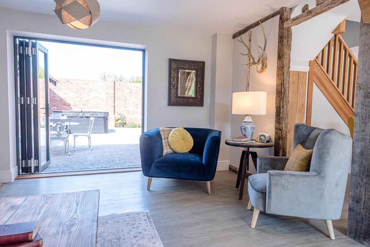 Chapel At Pond Hall Farm, Stunnning With Private Hot Tub, Hadleigh Holiday home *