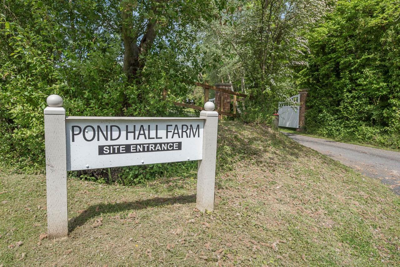 Apartment Geoff's Rest At Pond Hall Farm In Hadleigh With Private Hot Tub