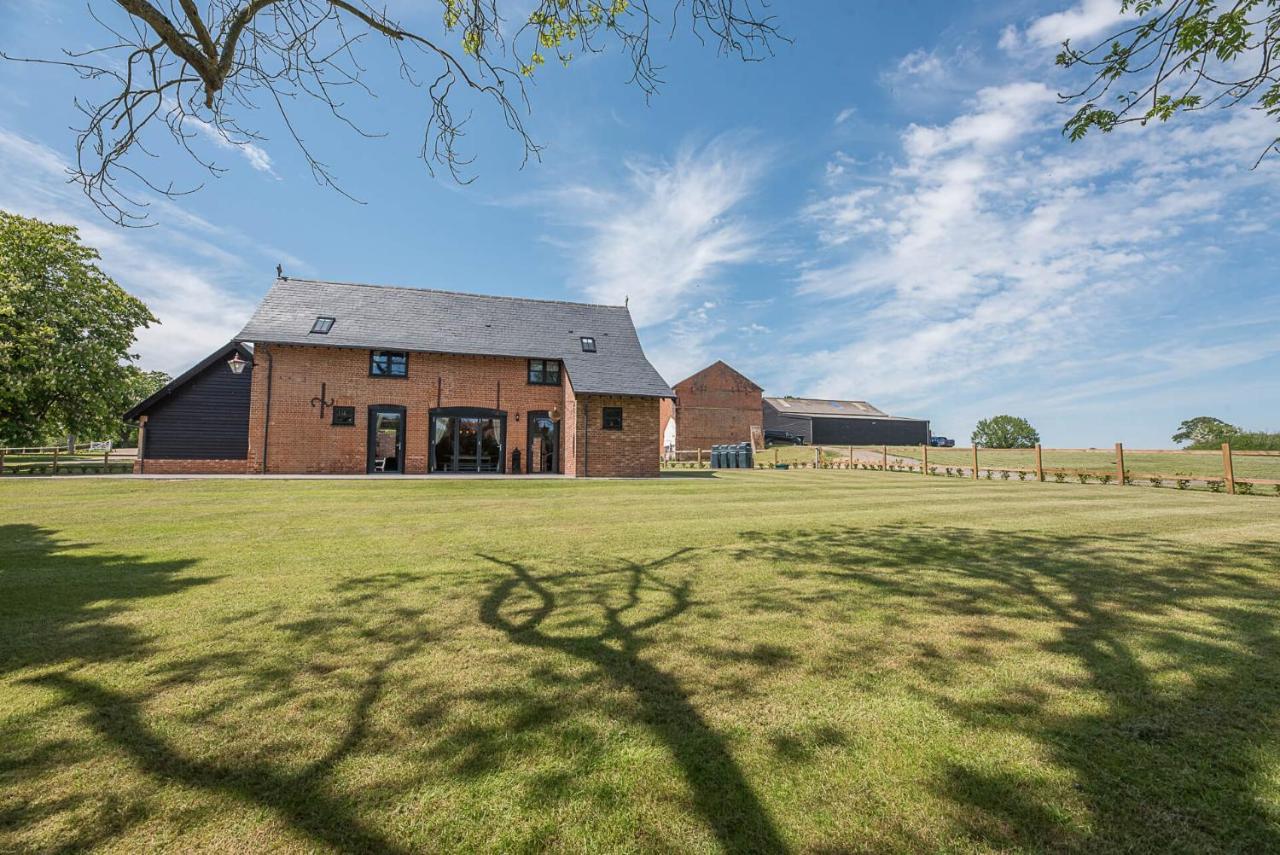 Chapel At Pond Hall Farm, Stunnning With Private Hot Tub, Hadleigh Holiday home