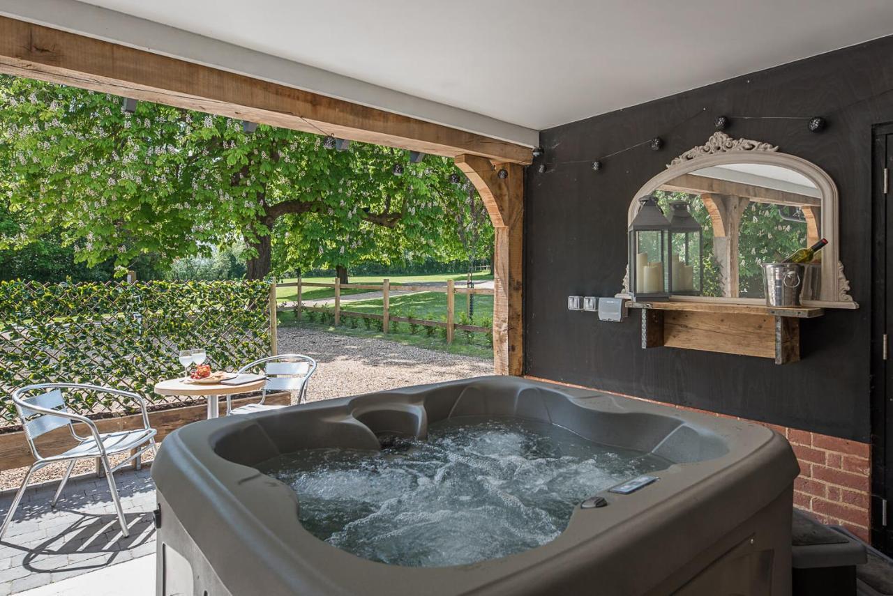 Geoff's Rest At Pond Hall Farm In Hadleigh With Private Hot Tub Apartment Ipswich