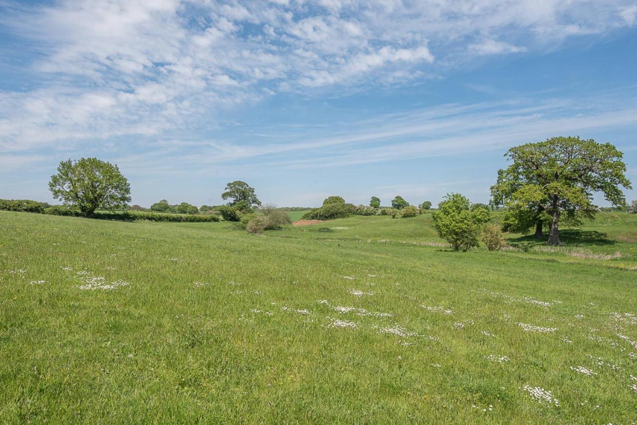 Geoff's Rest At Pond Hall Farm In Hadleigh With Private Hot Tub * Ipswich