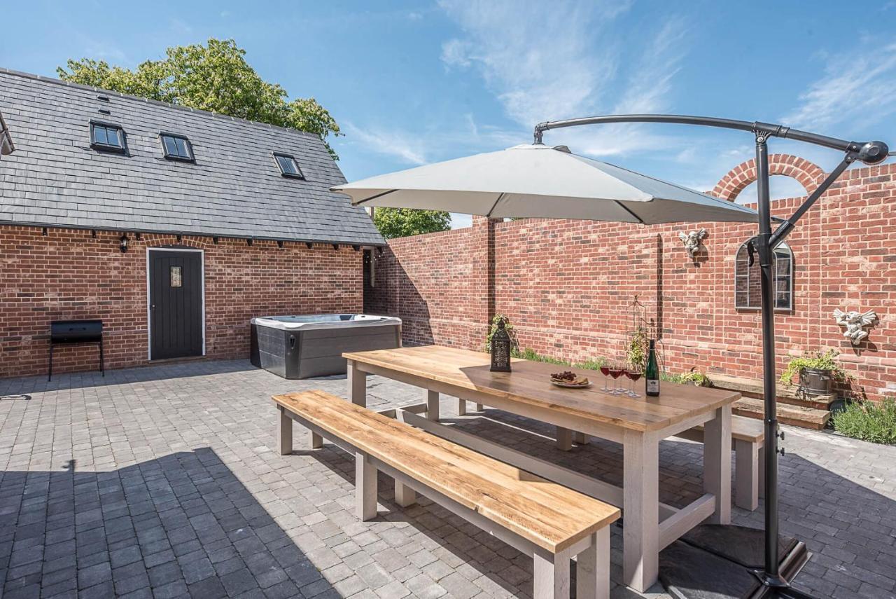 Chapel At Pond Hall Farm, Stunnning With Private Hot Tub, Hadleigh Holiday home