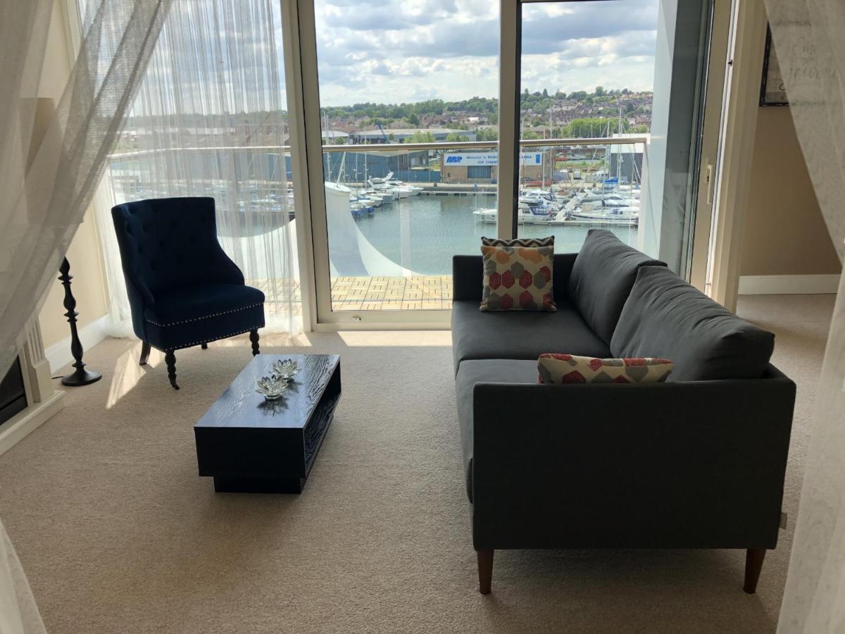 Toothbrush - Waterfront - Anchor St Apartment Ipswich