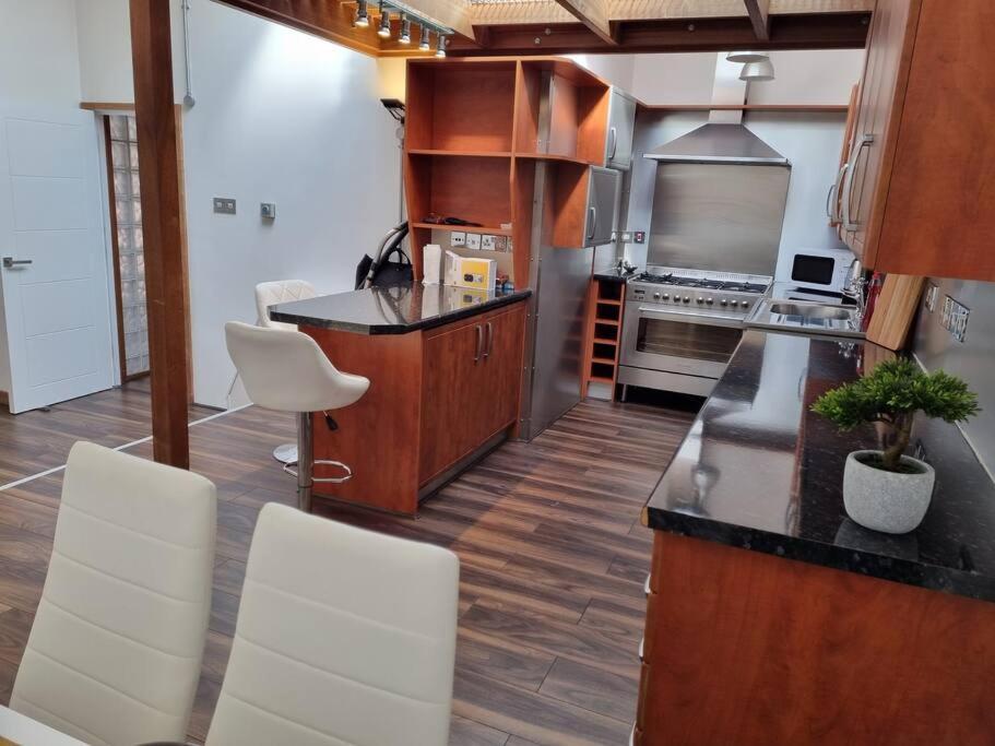 Apartment Modern And Spacious Two Bedroom *