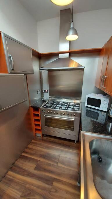 Modern And Spacious Two Bedroom Apartment Ipswich