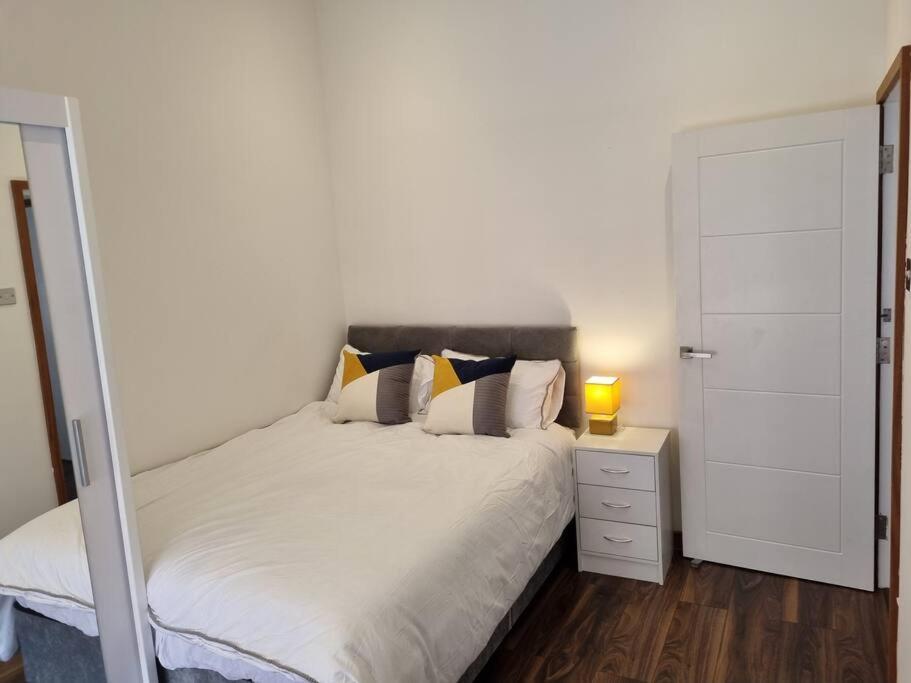 Apartment Modern And Spacious Two Bedroom Ipswich