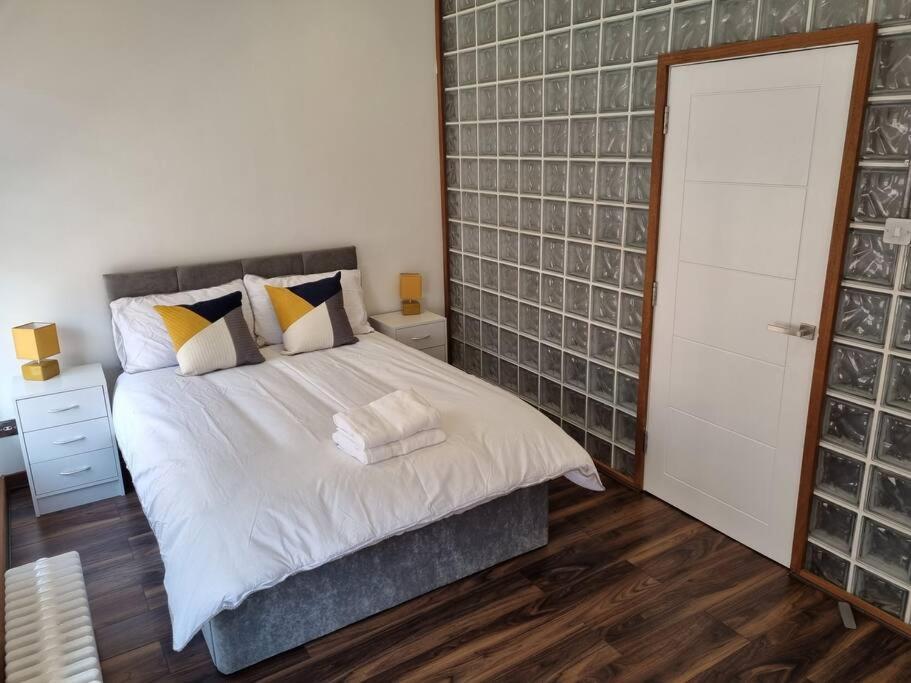 Modern And Spacious Two Bedroom Apartment