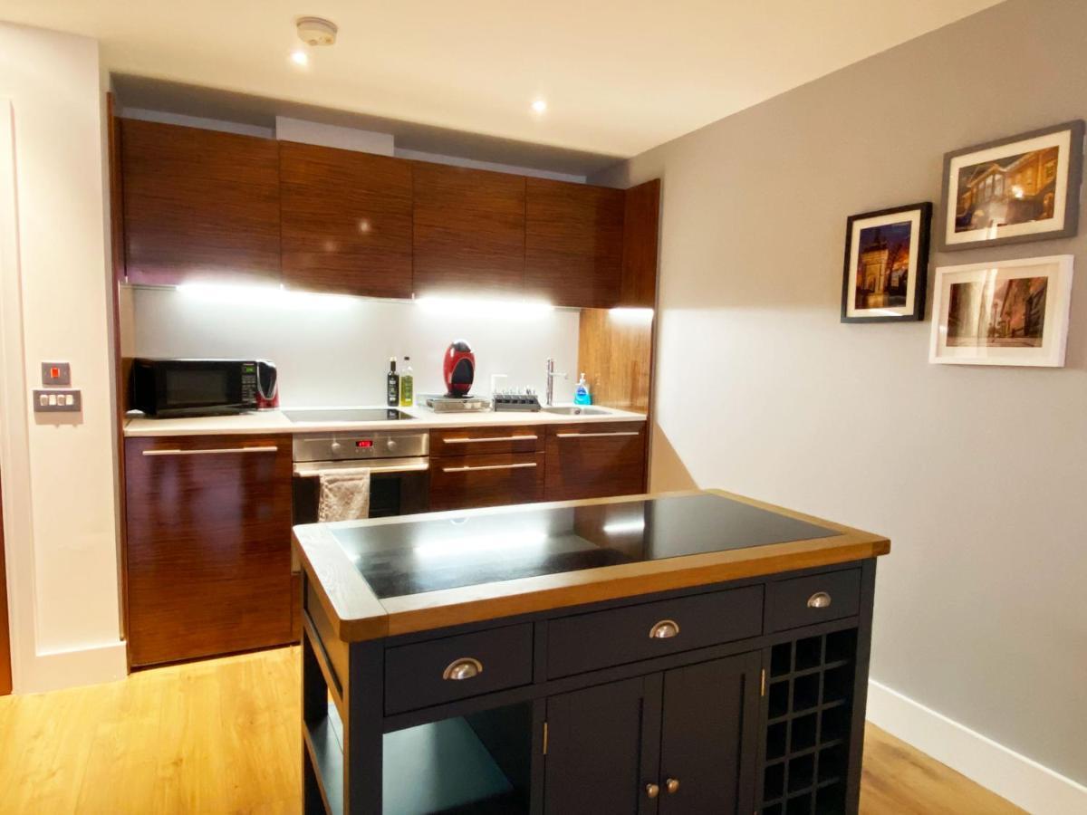 Spacious Luxury Waterfront Apartment Ipswich