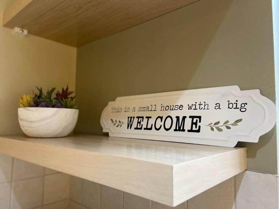 Sapphire - 3 Bedroom House Sleeps 7 With Parking. Holiday home Ipswich