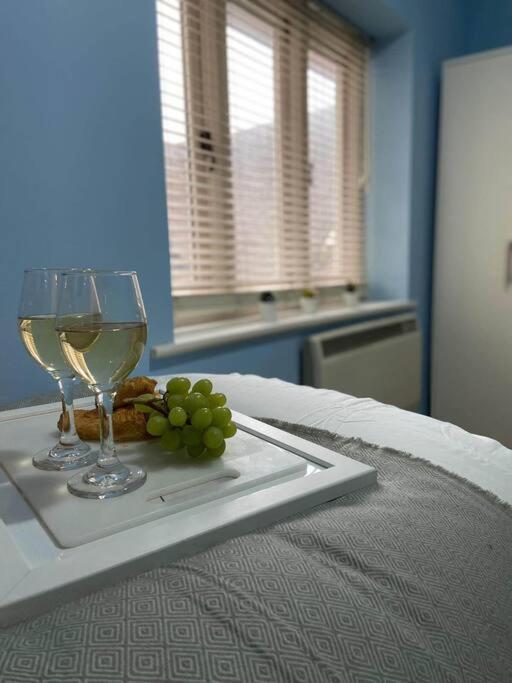 Sapphire - 3 Bedroom House Sleeps 7 With Parking.