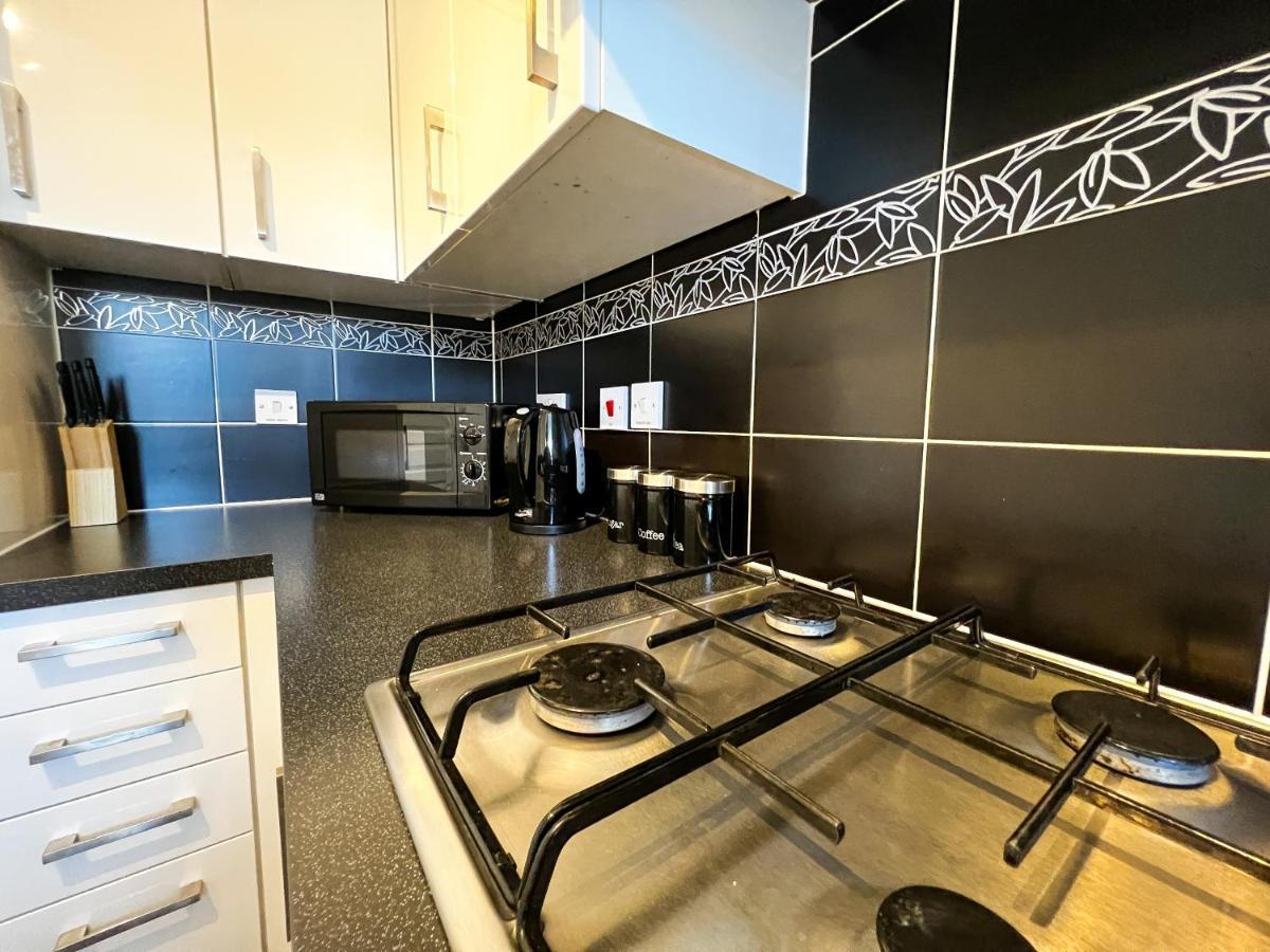 Holiday home 4 Bedroom House For Contractors,family,free Parking,study,internet In