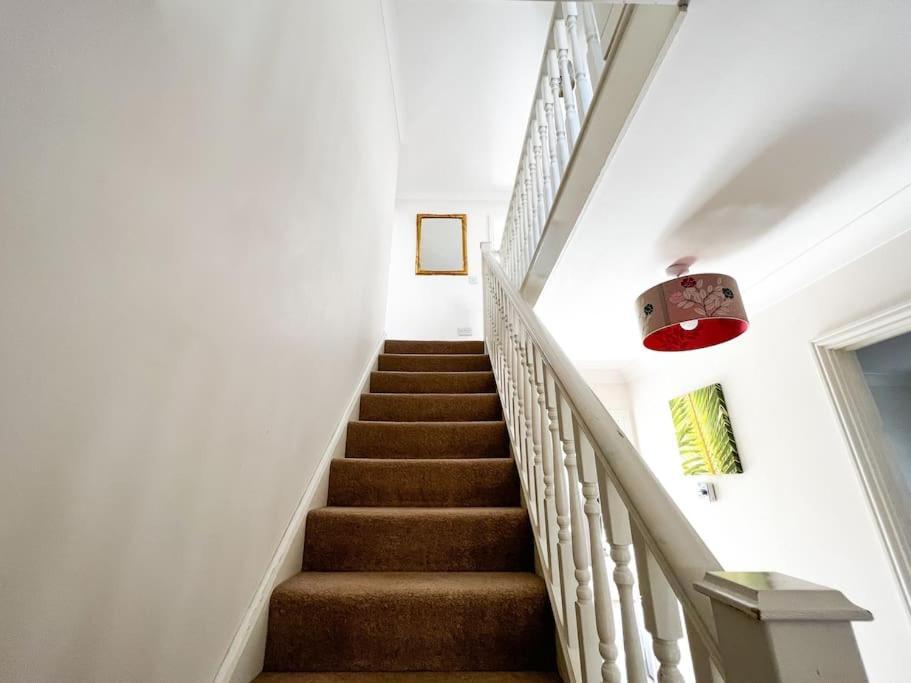 Holiday home 4 Bedroom House For Contractors,family,free Parking,study,internet In Ipswich