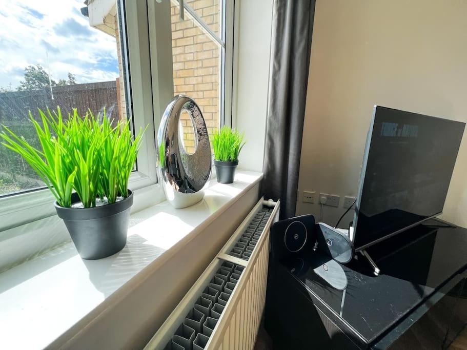 Holiday home 4 Bedroom House For Contractors,family,free Parking,study,internet In
