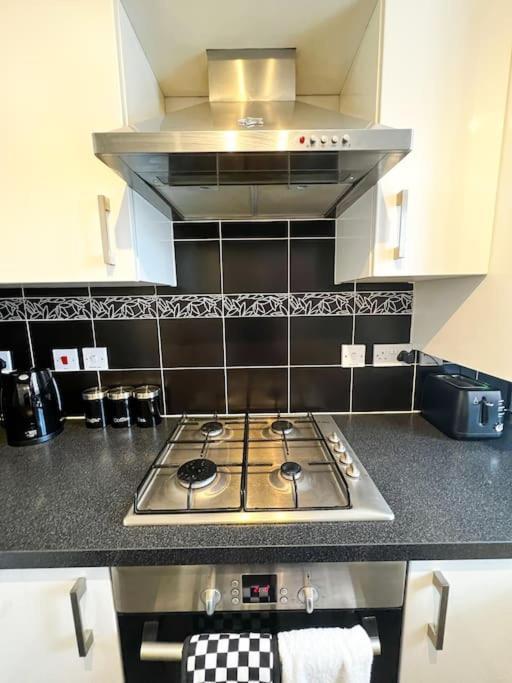 4 Bedroom House For Contractors,family,free Parking,study,internet In * Ipswich