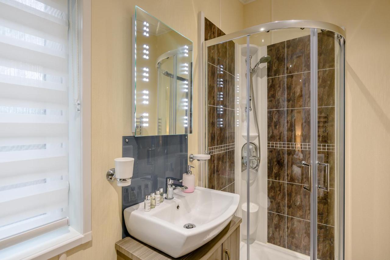 Woolverstone Marina And Park Holiday home Ipswich