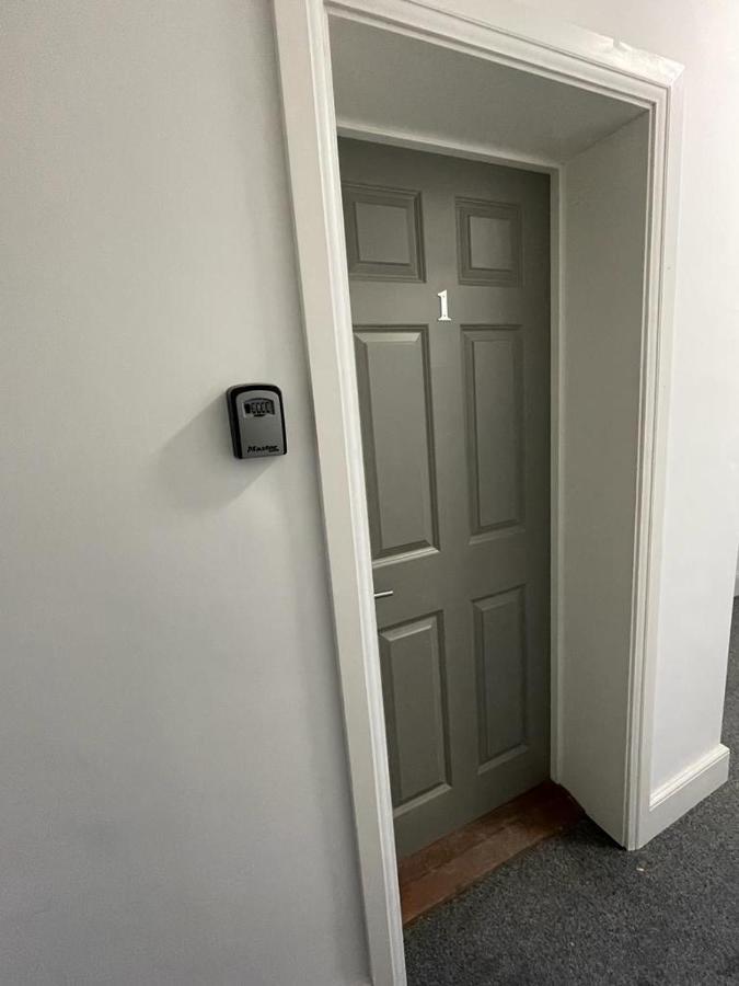 One Bedroom Flat Apartment *