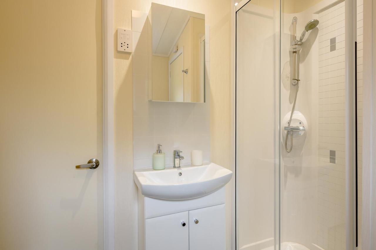 Woolverstone Marina And Park Holiday home Ipswich