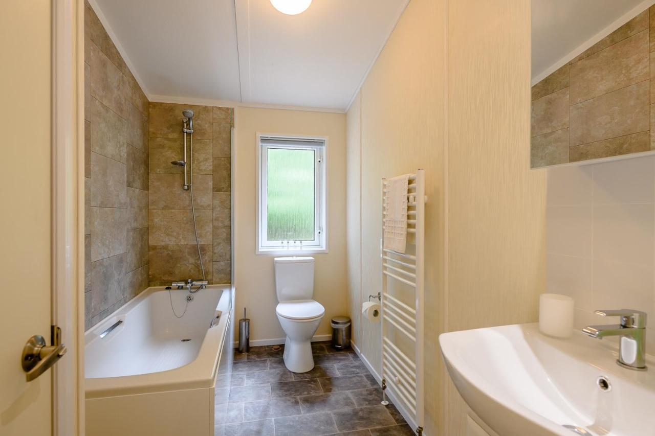 Woolverstone Marina And Park Holiday home *