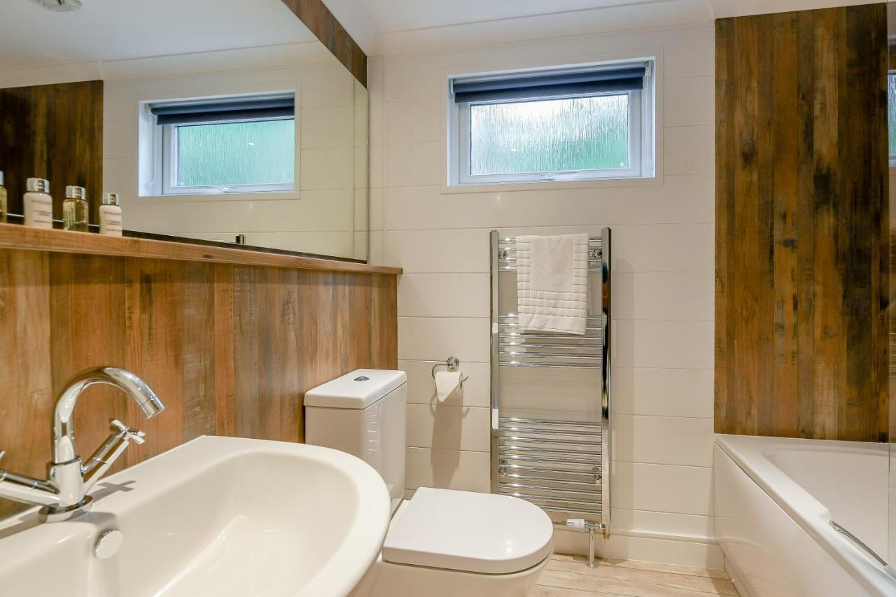 Woolverstone Marina And Park Holiday home